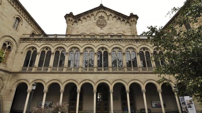 Los Comuns piden la comparecencia de la consellera de Universidades por el caso del catedrático señalado en la UB