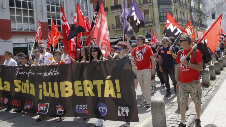 Yolanda Díaz se compromete en nombre del Gobierno a tramitar el indulto de ‘Las Seis de la Suiza’