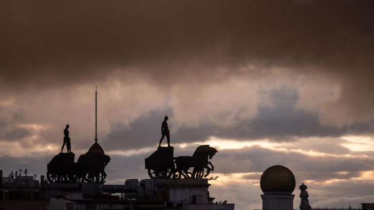 Cielos nubosos y posibles tormentas en Madrid antes de la llegada de la ola de calor