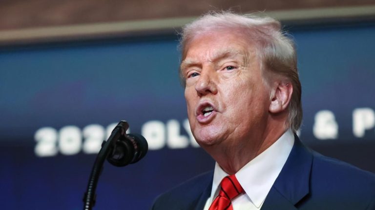 Trump amenaza con aranceles del 100% a los chips para las empresas que no se comprometan a fabricar en EEUU
