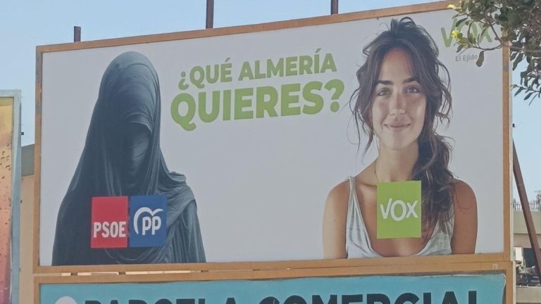 Polémica en El Ejido por las vallas de Vox xenófobas que la oposición denuncia: «No podemos retroceder 25 años»