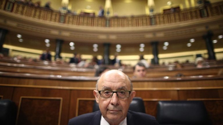 Una jefa de Hacienda y hermana de dos imputados del ‘caso Montoro’ es casera de una empresa acusada de fraude en el IVA